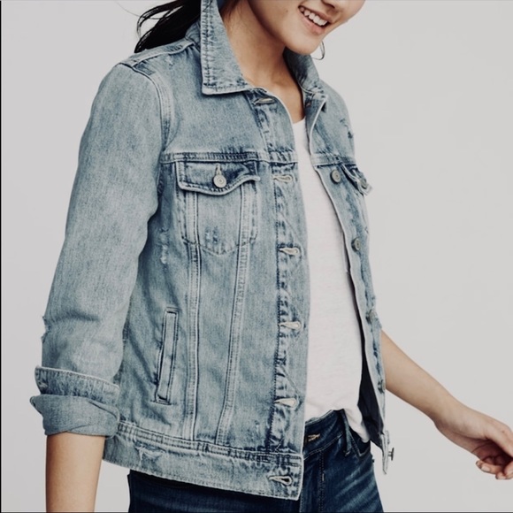 Old Navy Distressed Light-Wash Jean Jacket for Women Size M - Picture 1 of 4
